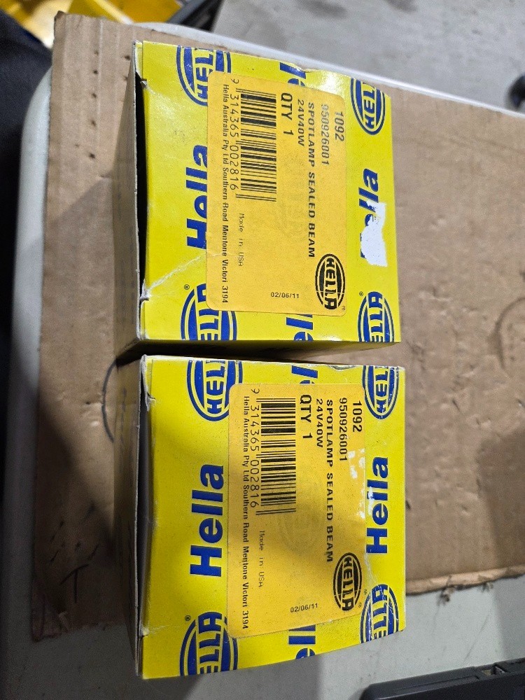 Hella 24V 50W 114mm Sealed Beam Spotlight PAIR - Image 4