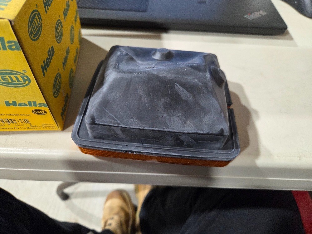 Hella Rear Indicator Light Incandescent 12 Or 24V 2149 - Image 4