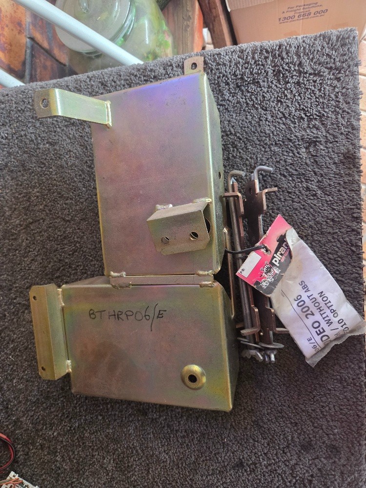 PIRANHA BATTERY TRAY SUITABLE FOR HOLDEN RODEO 2006 ON V6(TWIN EXIDE BATTERIES) - Image 3