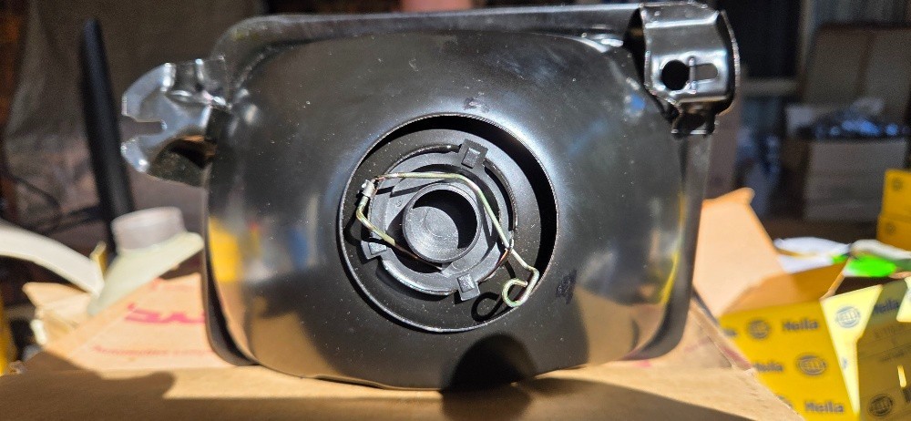 Right Hand Headlight Mitsubishi Colt 1983 NOS - Image 4