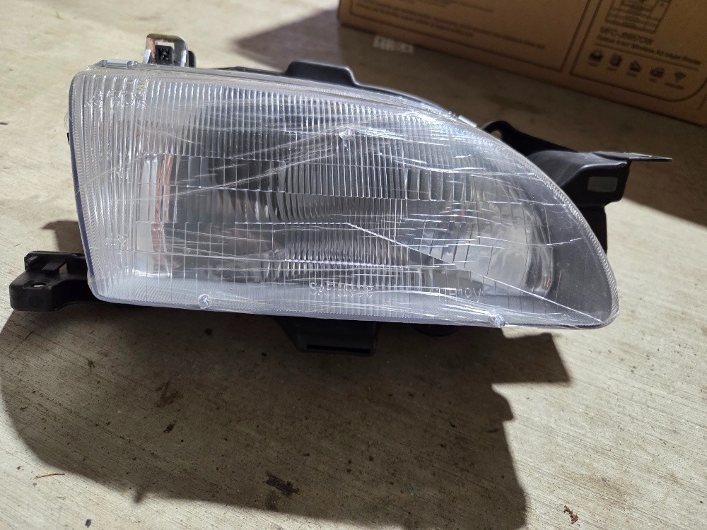 Depo 331-1119R-HSN Passenger Side Headlight for 94-96 Ford Aspire/Festiva