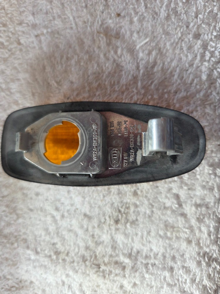 Genuine Ford Falcon AU1 Side Turn Signal ER13K309B - Image 4