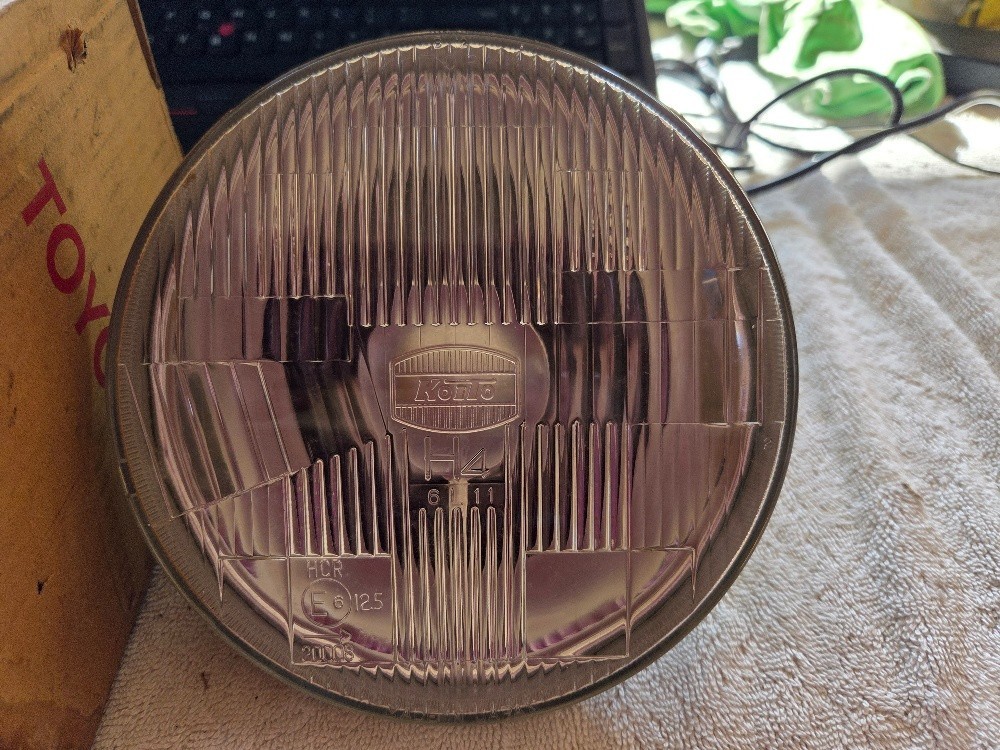 Genuine Toyota Headlight Semi Sealed 90981-01037 Suit Landcruiser - Image 3
