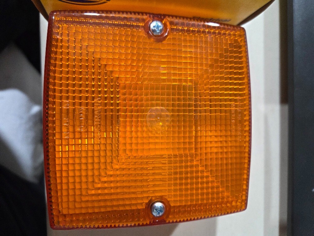 HELLA 2134 - Vintage AMBER INDICATOR/TURN Lamp - Image 3