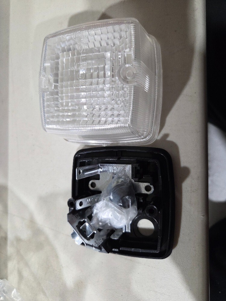 Hella 1405 - Reversing Lamp - CLEAR - Plastic base