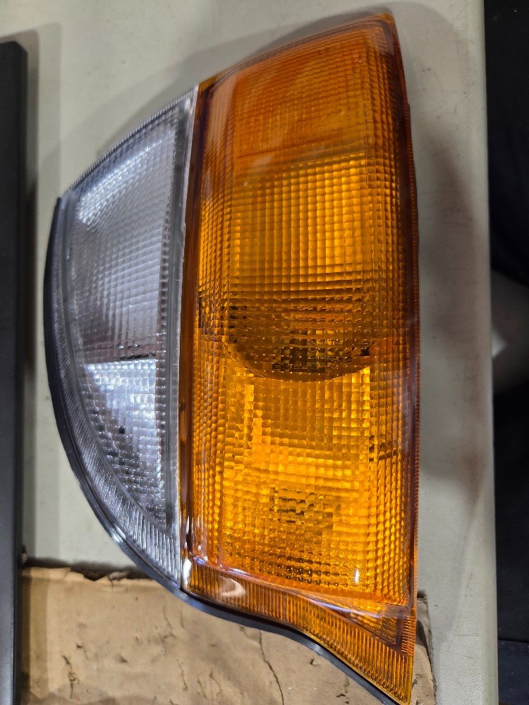 All Crash Parts Corner Lamp RH Sbv - Suitable for Hiace Van 10/95-11/03