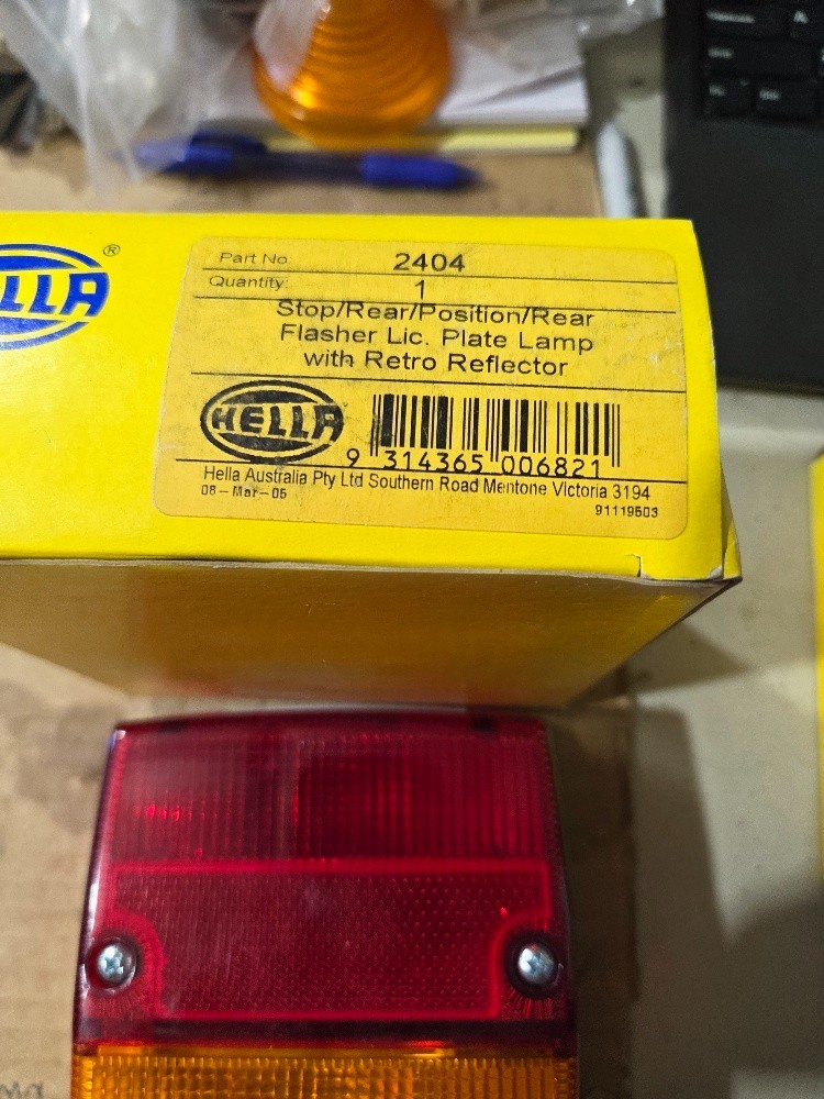HELLA 2404 - Vintage STOP/TAIL/LICENCE/INDICATOR Lamp Complete - Image 3