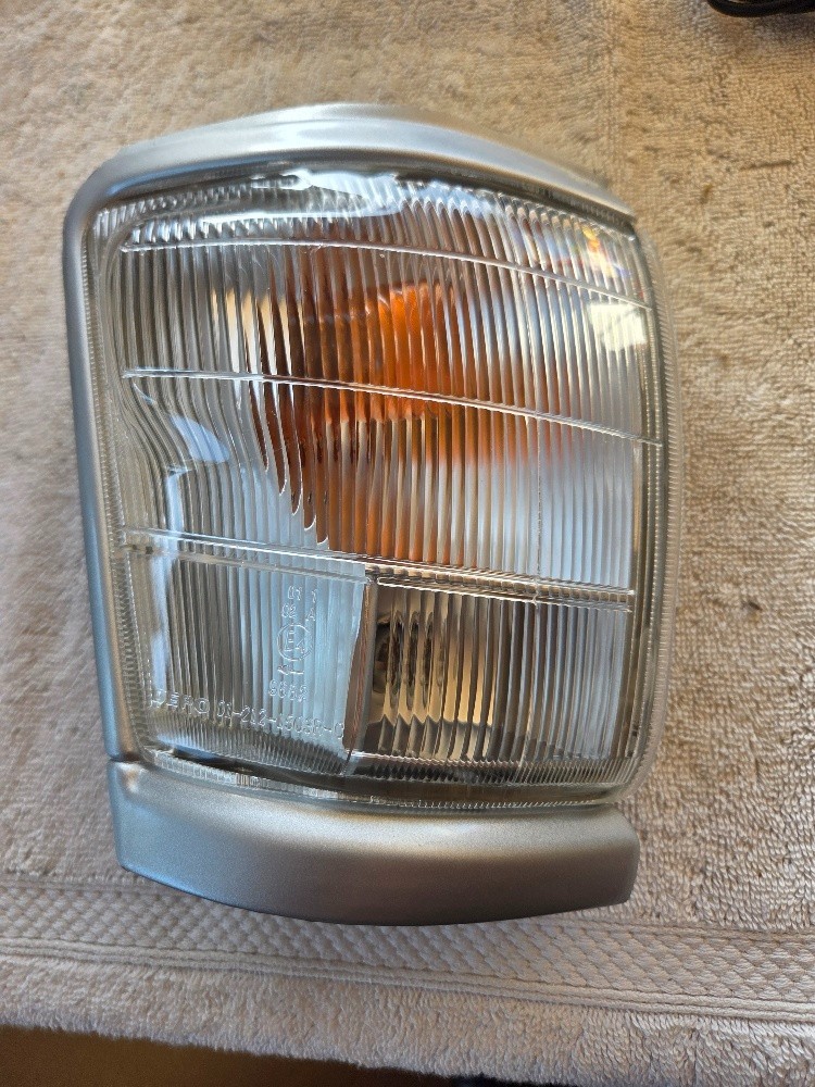 HILUX UTE 2WD FRONT CORNER LIGHT (08/97 to 09/01) RIGHT TII-21010RH
