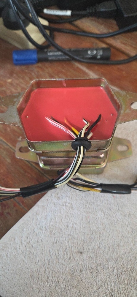 Hitachi / Nissan 12V external Regulator E33-2001 NOS - Image 4