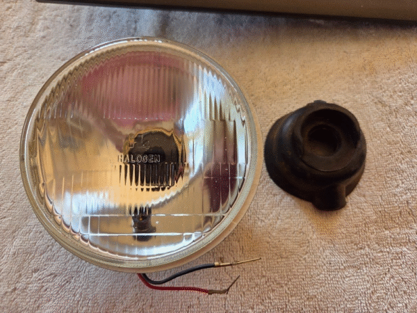 Semi Sealed Beam 5-3/4" 146mm Round High/Low Beam Suits H4 Halogen Bulb #SSB5731