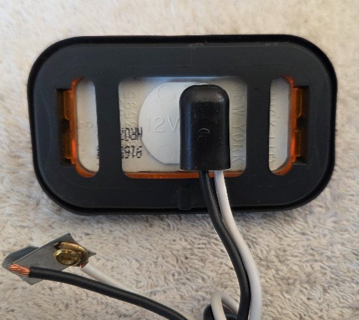 Trucklight Model 15 with Rubber base and cable Amber 24V NOS - Image 3