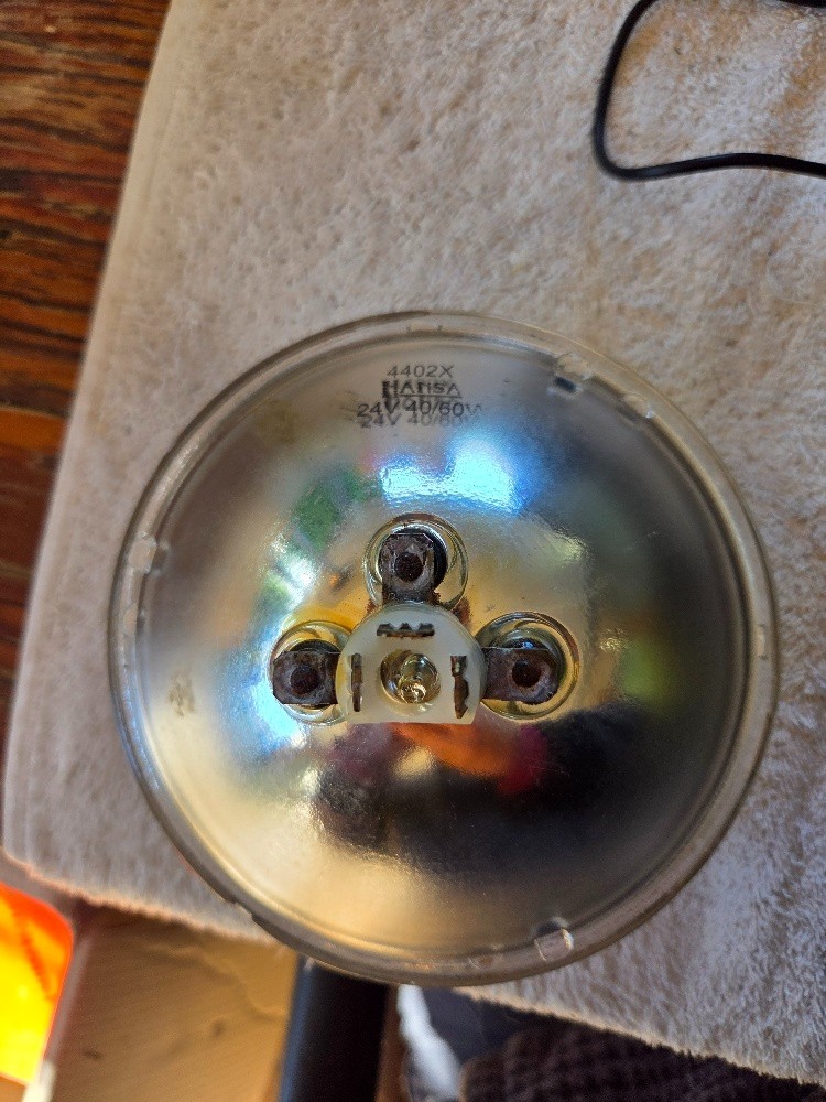 146mm Round 24VOLT 60/40W-Sealed Beam Headlamp Insert - Image 3