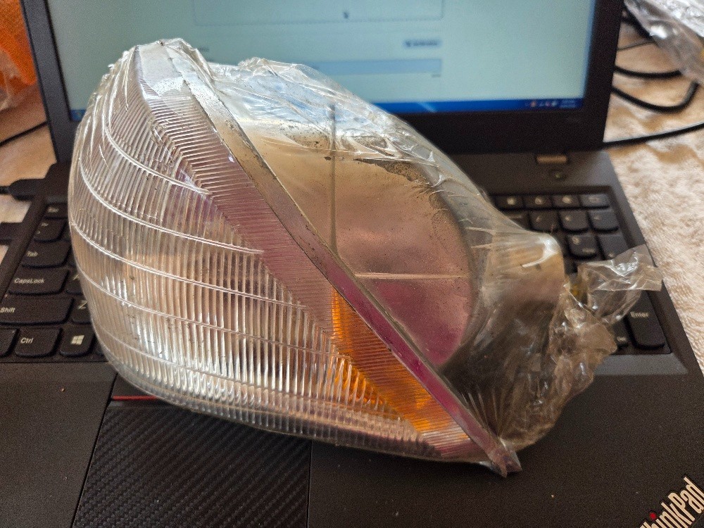 HOLDEN COMMODORE - VL 1986-1988 L CORNER LIGHT TYC 18-1846