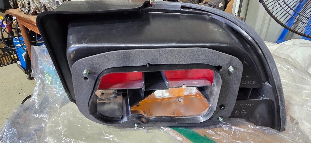 MITSUBISHI MAGNA TR/TS – 6/1991 to 10/1995 – 4DR SEDAN – LEFT SIDE TAIL LIGHT - Image 3