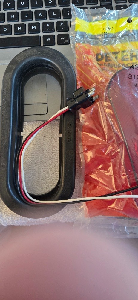 Peterson 421Rk - 24V Rear Stop/Tail Lamp (Red) - Complete kit NOS - Image 4