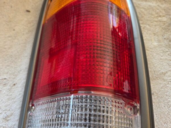 11-1505-60-6B MAZDA B2000/B2200 85-89 Auto Rear Lamp