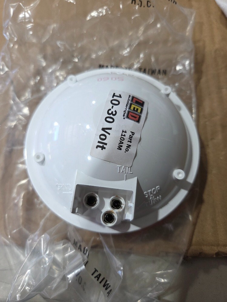 110AM LED Auto Lamps Rear Indicator light NOS - Image 3