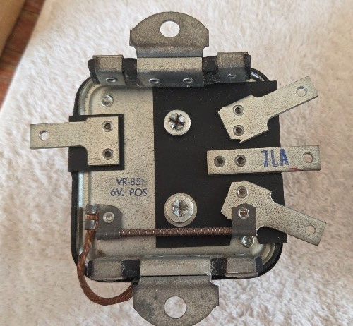 ECHLIN Voltage Regulator 6V VR-851 missing screws NOS - Image 4