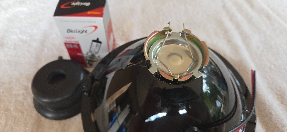 XC Fairmont headlight Buckets and lights complete , see pictures - Image 10