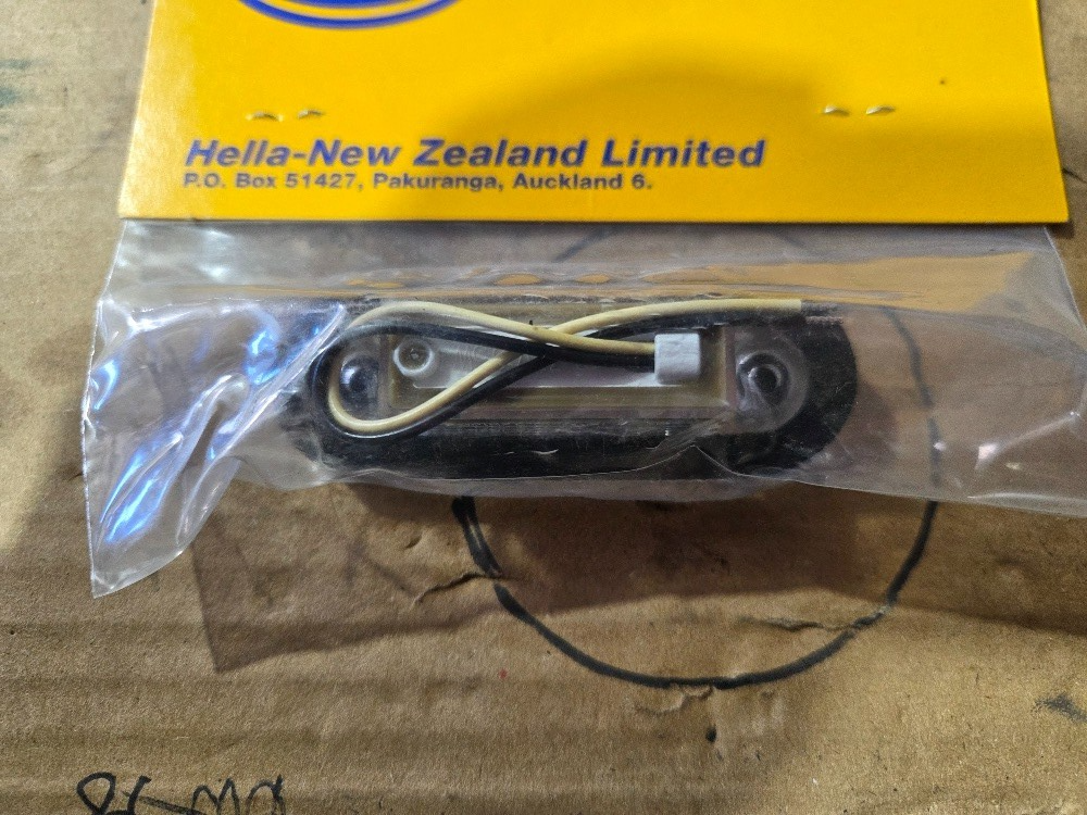 Hella Wide Rim LED Courtesy Lamp White 10-33V Clear Lens 95951080 NOS - Image 4