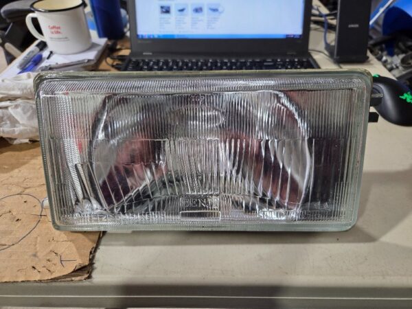 Right Hand HNS712-2R000 Headlight Suspected to Suit Nissan Pulsar