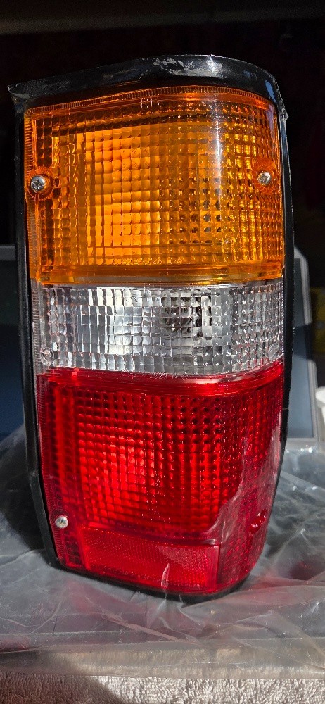 Right Taillight Mitsubishi L200 87 214-1923R-AE2 NOS